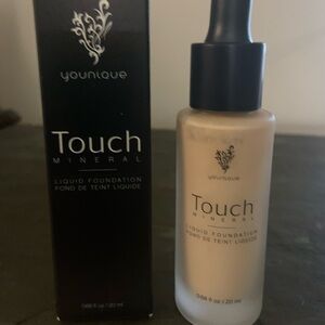 Younique Touch Mineral Liquid Foundation in Tulle; 20 ml